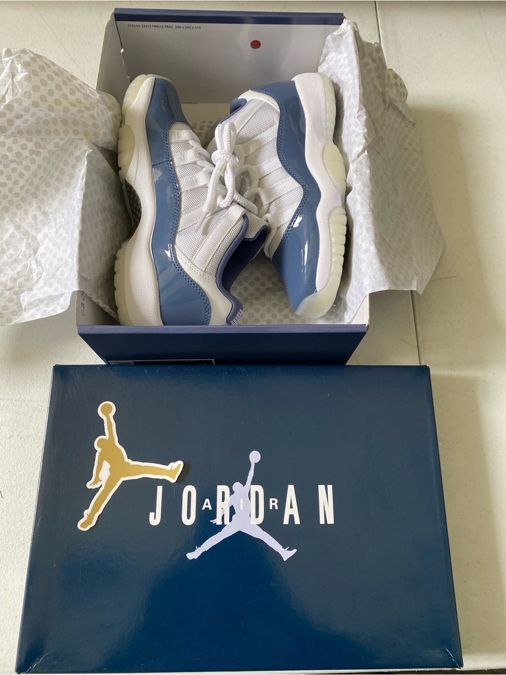 Jordan Kids Blue and White Retro Low-Top Sneakers sz 4y(5.5 women)